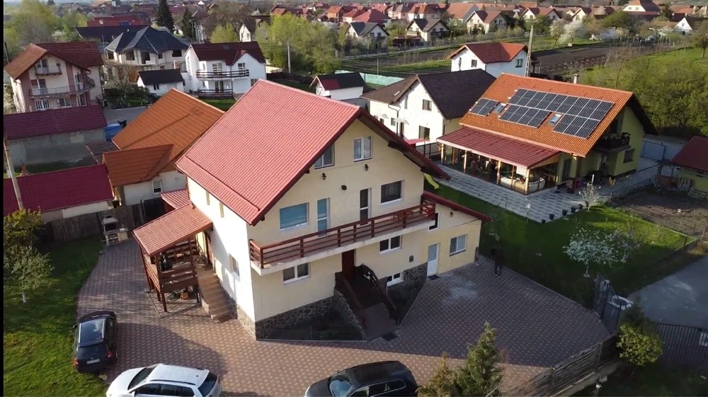   Casă+Pensiune 2 corpuri, 1.300 mp teren, Sânpetru Central