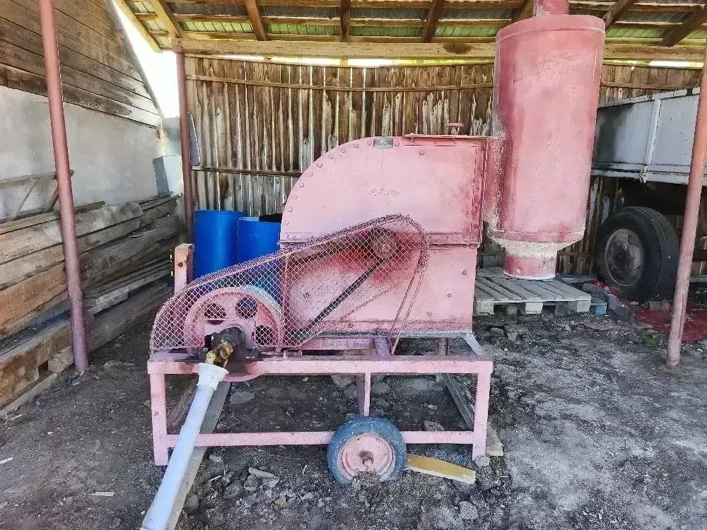 Moara cereale  , prășitoare cu fertilizator , mig îngrășăminteDe vânzare moara tractor profesionala 