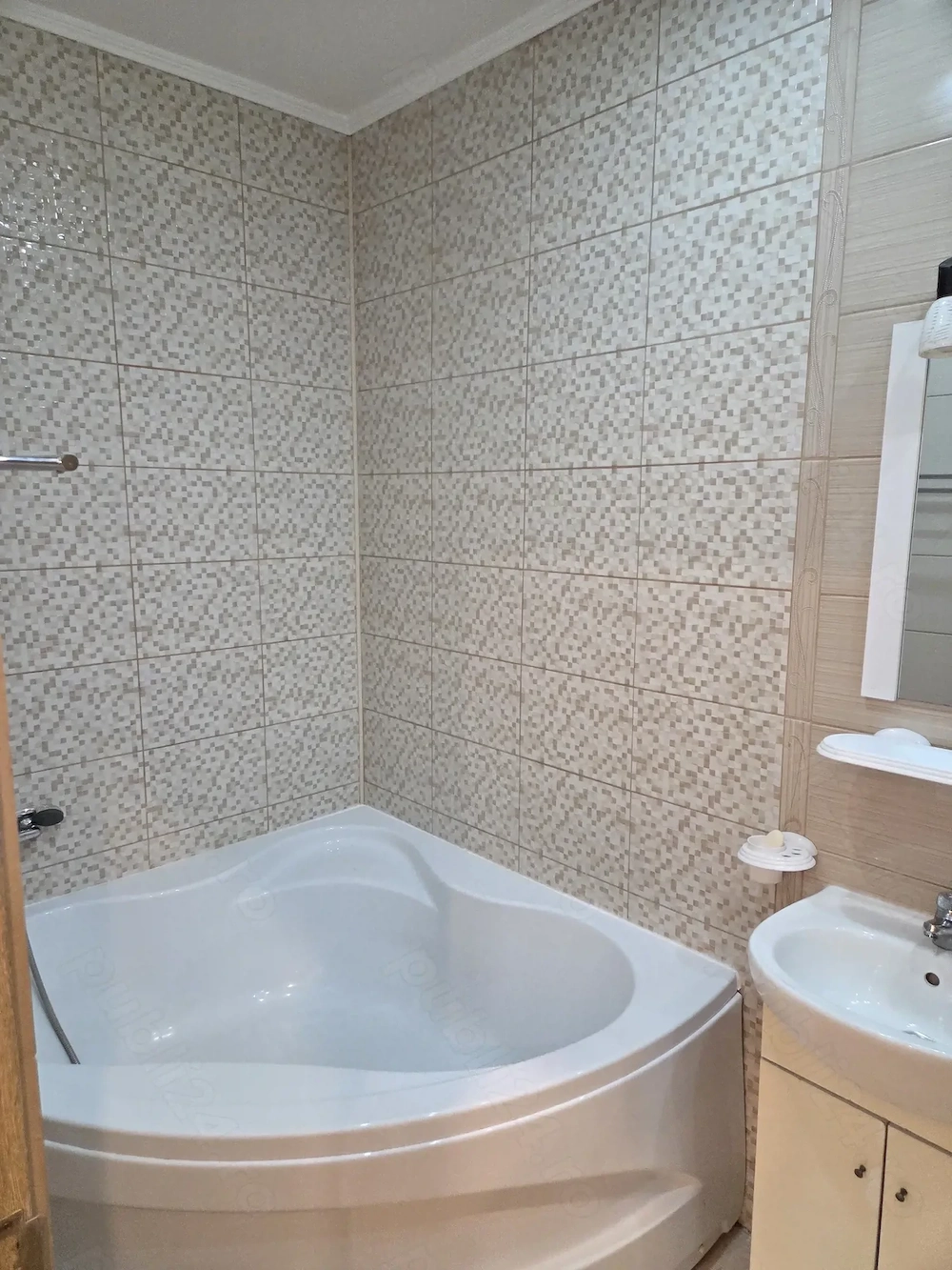 ultracentral 3 camere renovat 109900 euro direct de la proprietar
