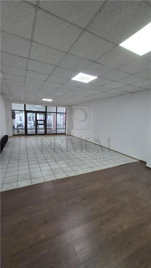 Spatiu comercial cu vitrine mari - Semicentral