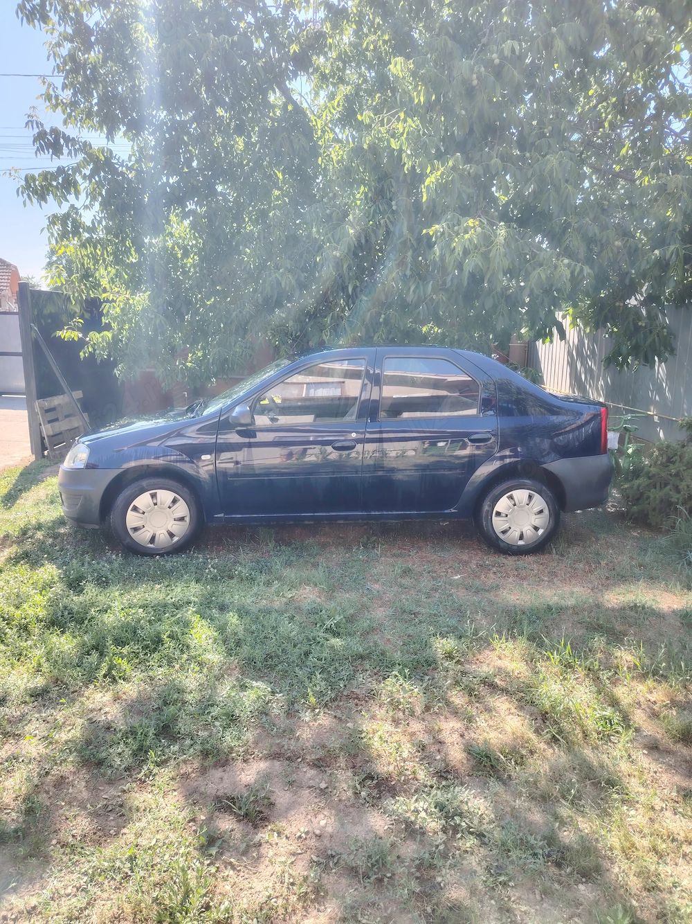 Vând Dacia Logan 