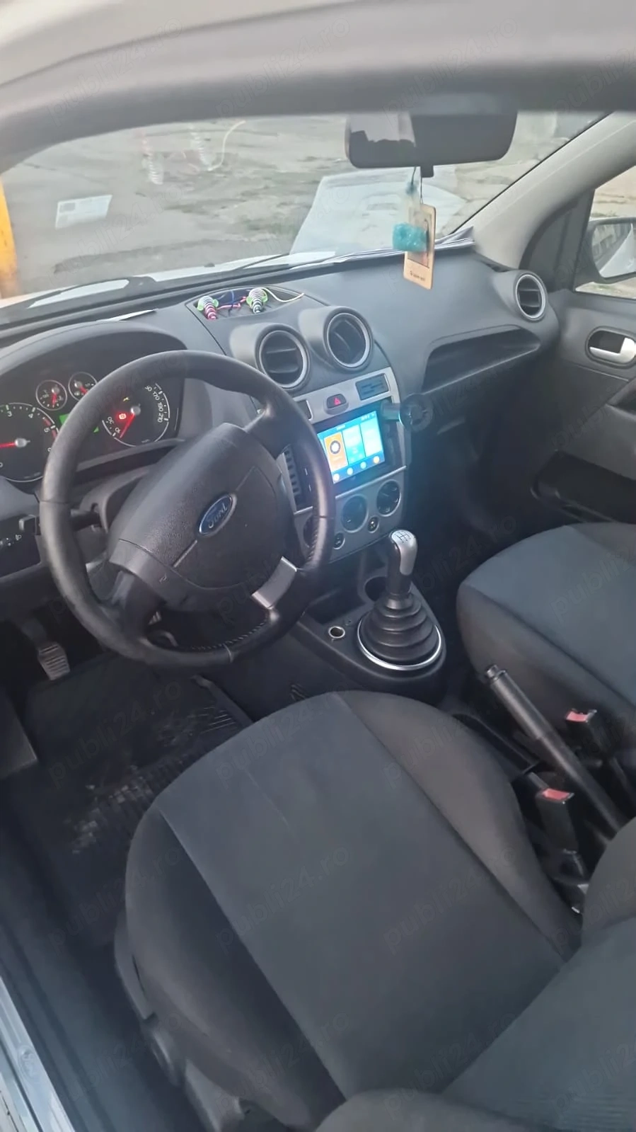 Vând Ford fiesta 