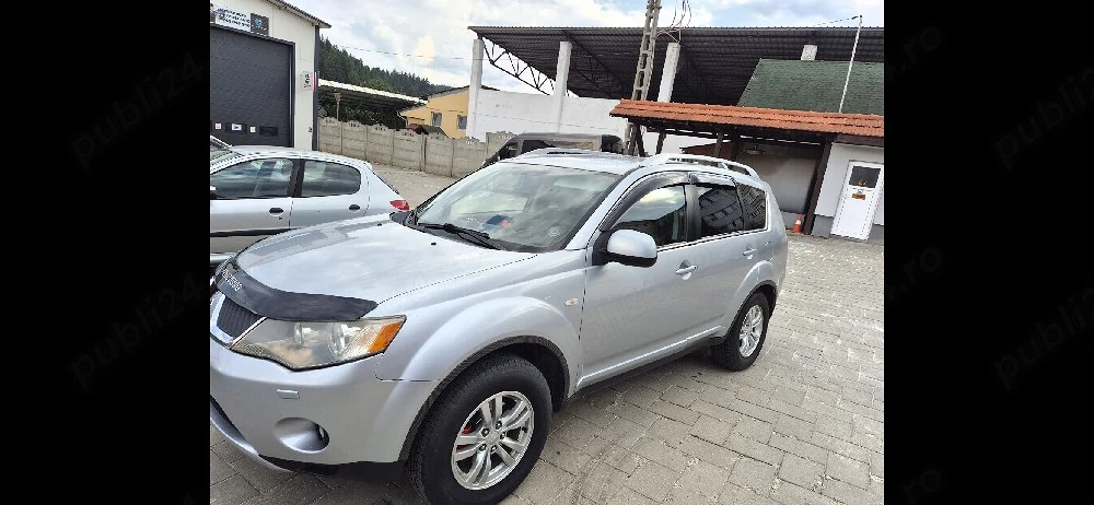 Vînd Mitsubishi Outlander 