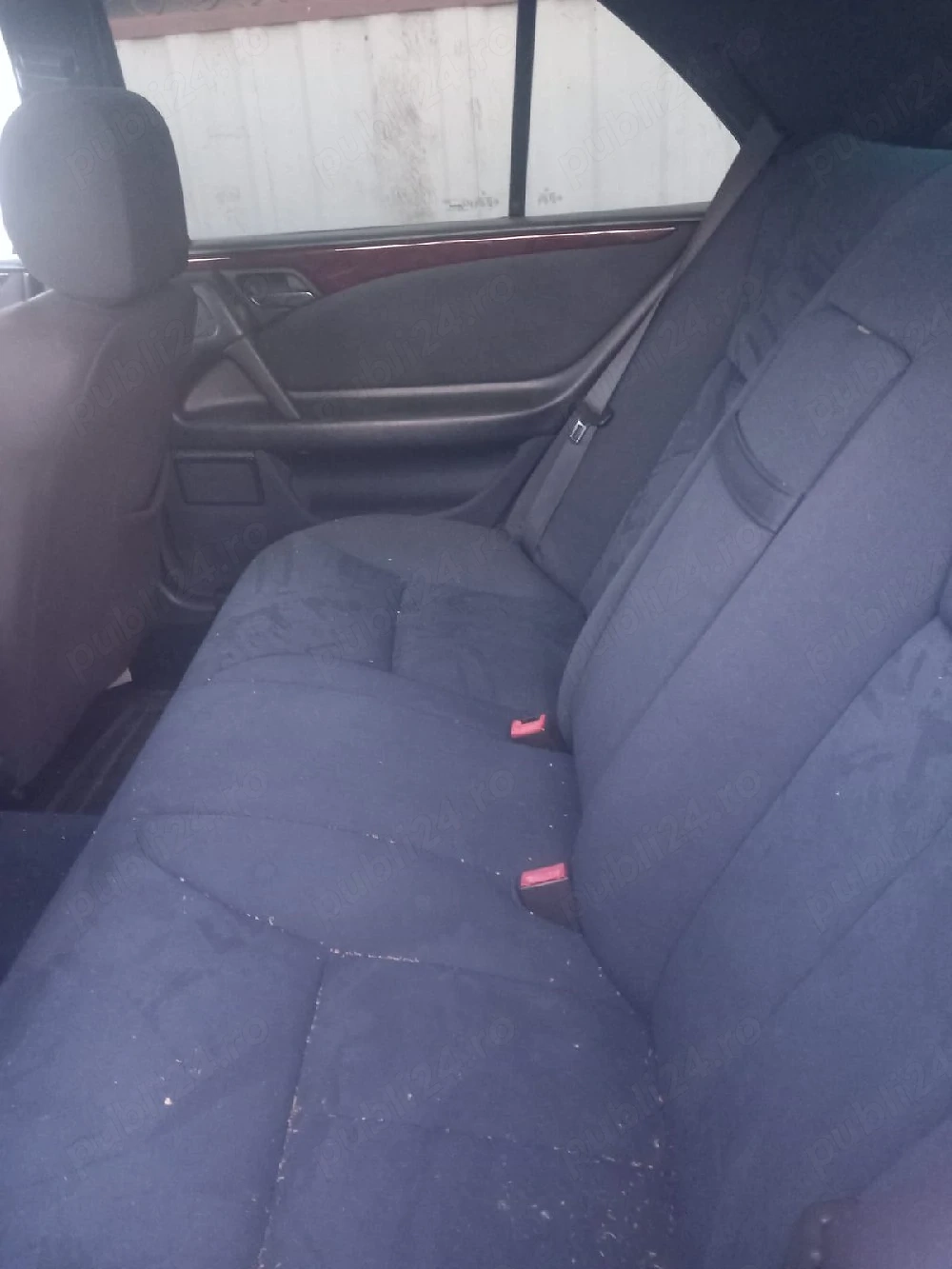 vand sau dau spre dezmembrez Mercedes benz e classe 2,2 pret avantajos an fabricație 1987