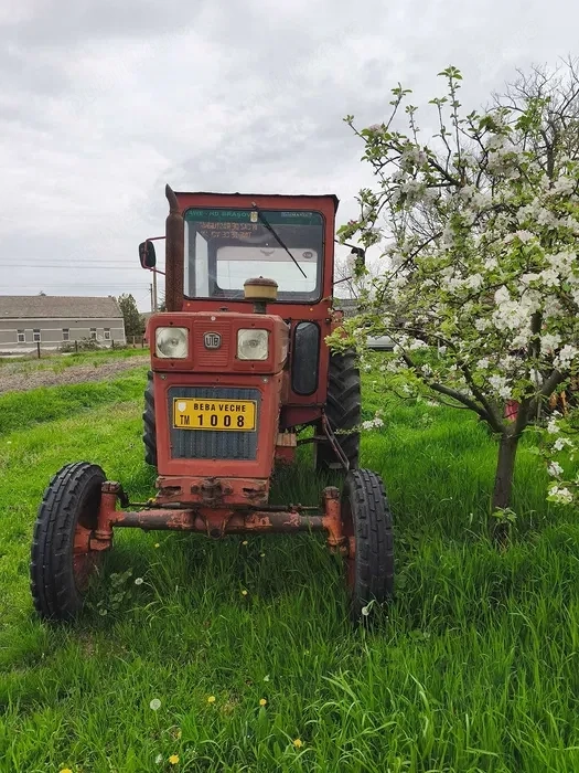 Vând tractor 650
