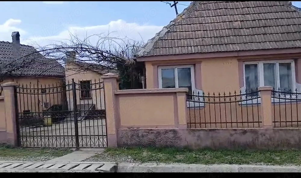 Casă de vânzare în centrul comunei Tileagd   la doar 24 km de Oradea