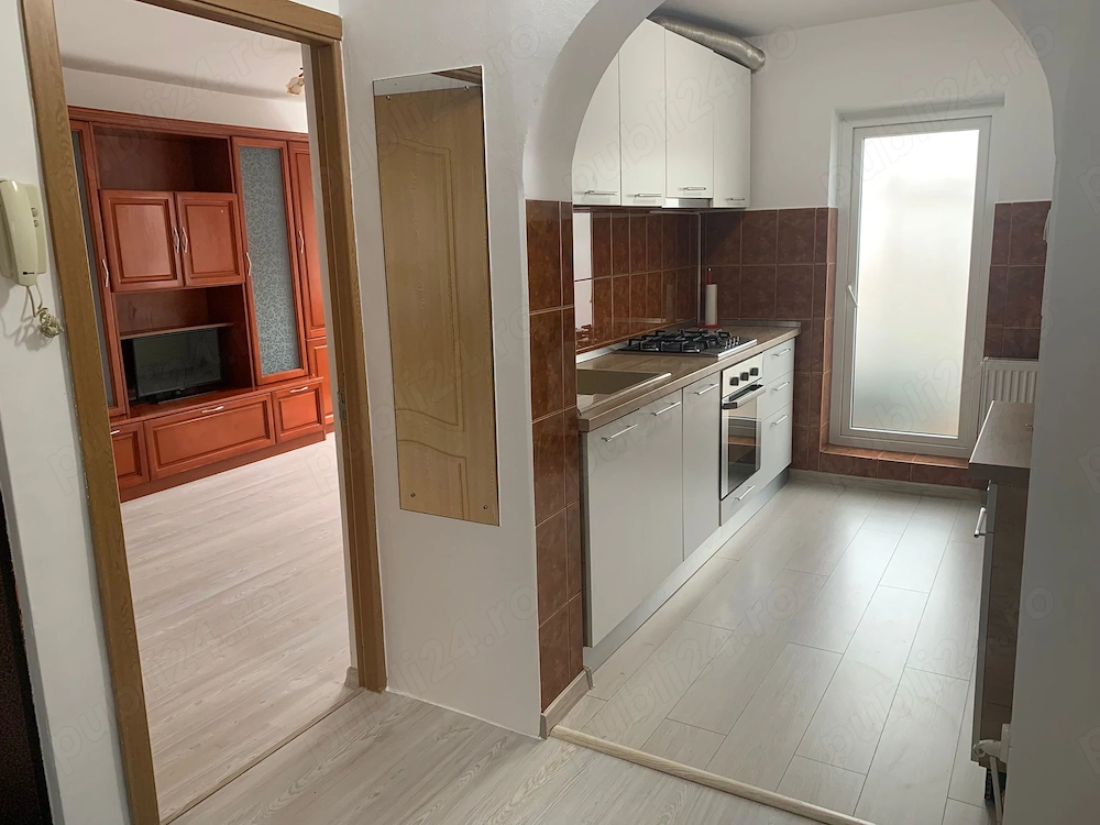 Vând apartament 2 camere C-tin Brezeanu - Bloc construit 1980