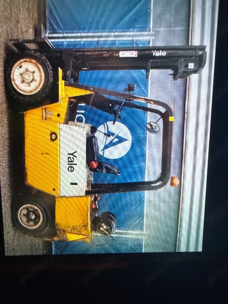 vand sau schimb 3 Stivuitoare