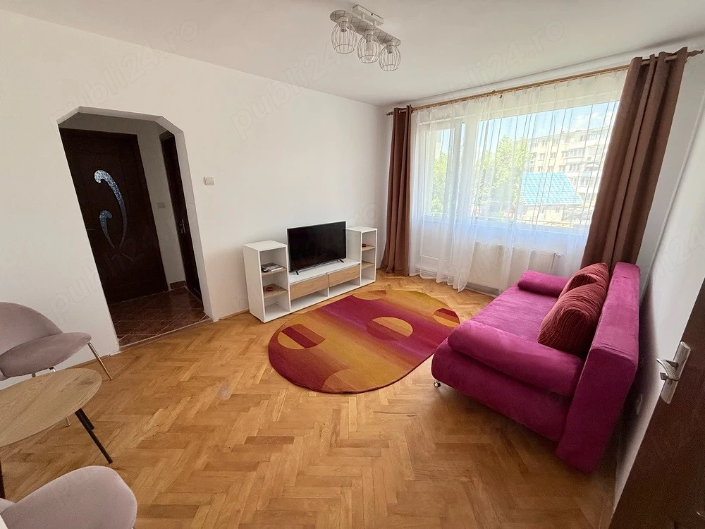 Închiriez apartament cu 2 camere 