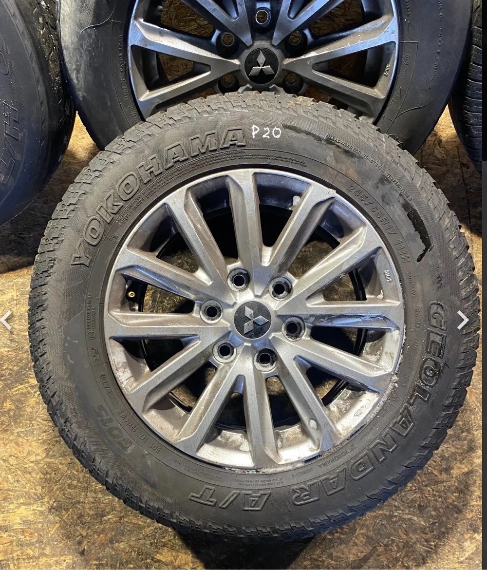 Vand sau schimb 4 jante cu anvelope de la Mitsubishi L200 dupa 2015