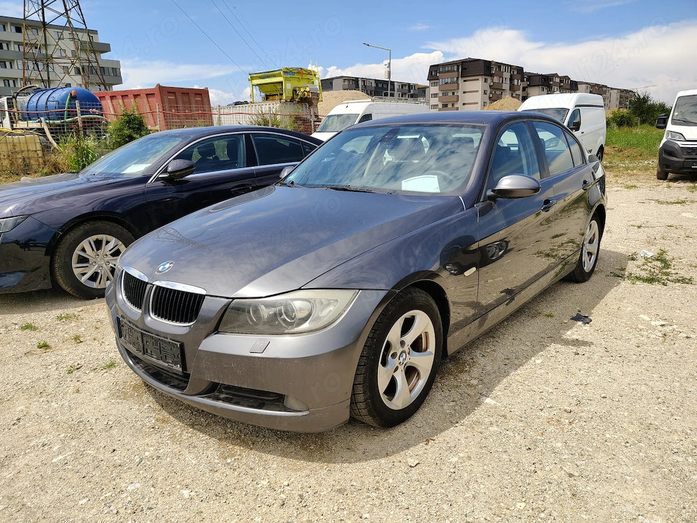 BMW 318i   an 2008   navigație   semi piele