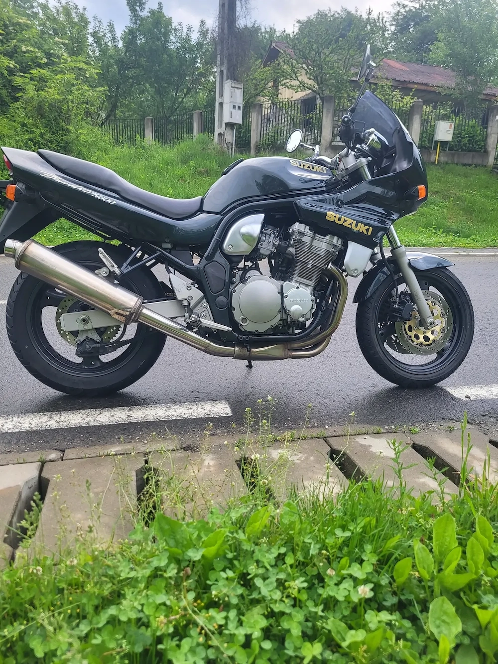 Vînd motocicletă Suzuki Bandit 600