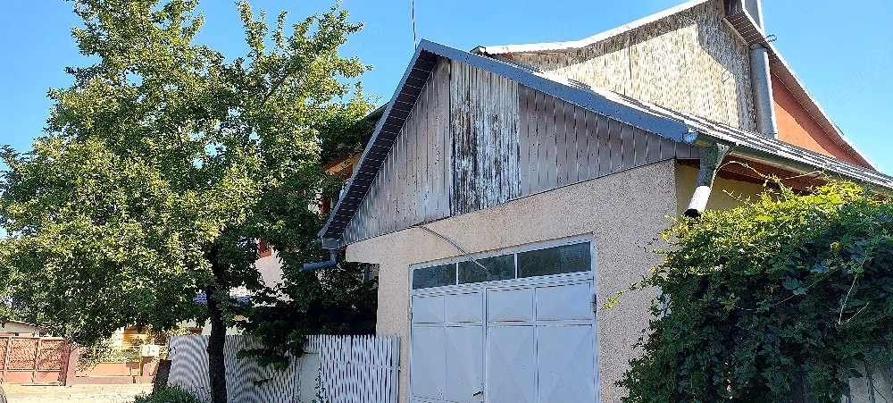 Persoană fizică vând casa Adjud zona gării 