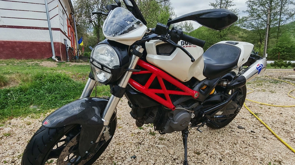 Ducati Monster 696