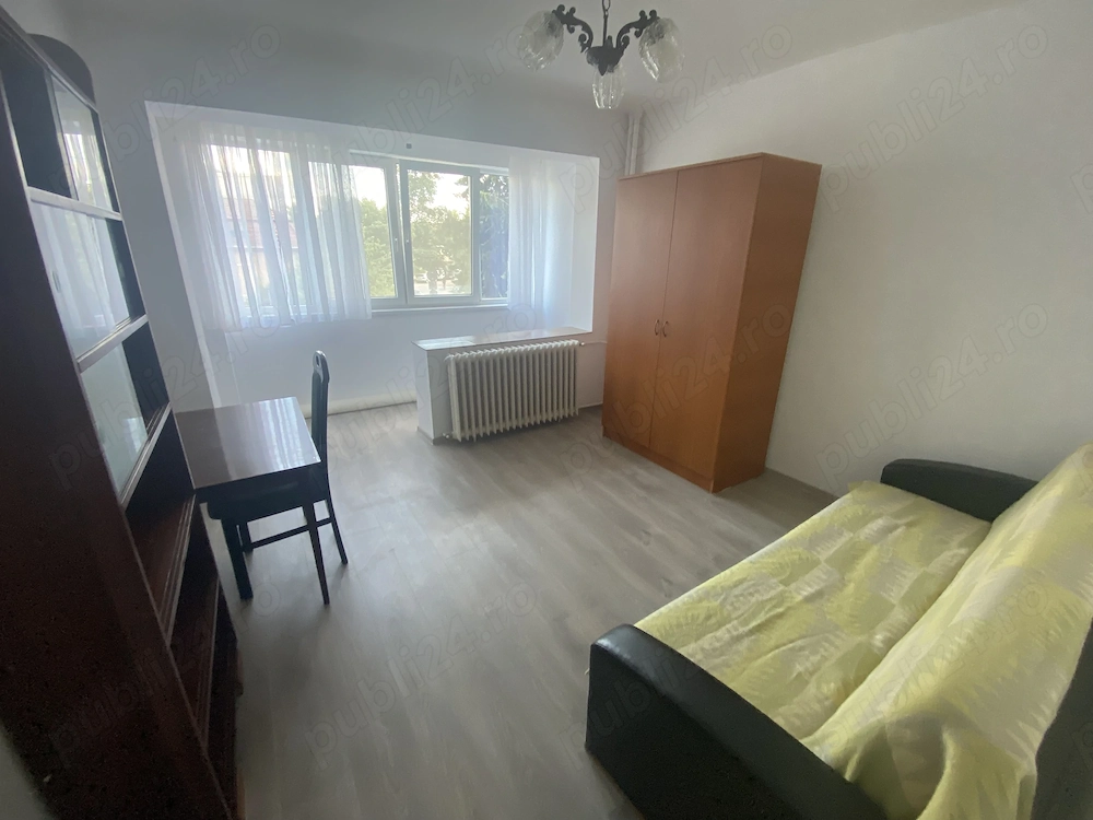 Închiriez apartament cu 3 camere în zona Complexului Studențesc 