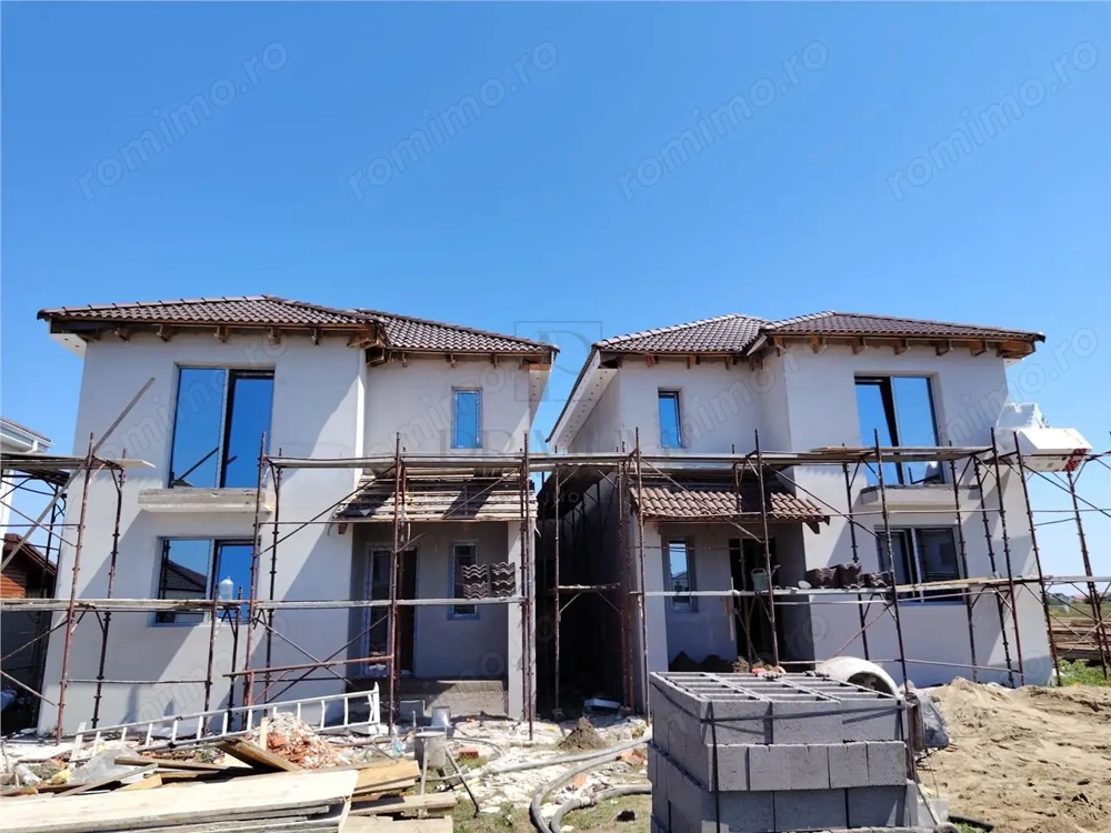 Duplex despartit prin C.T.- dormitor la parter - canalizare