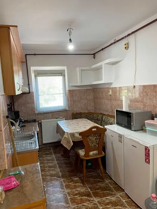 2 cam cf 1 ETAJ 1 bloc anvelopat zona Girocului in apropiere de parc