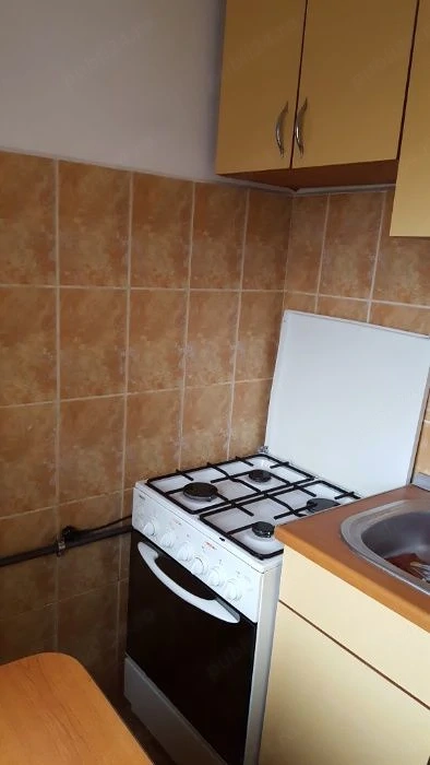 Garsoniera  BUCOVINA langa parc etaj 2  bloc cu  4 apartamente pe etaj