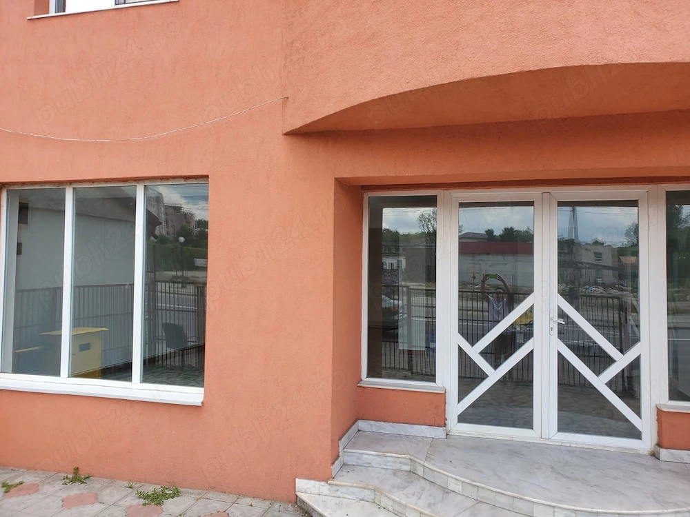 Spațiu comercial 80 mp Pitești   Str. Nicolae Bălcescu, stradal, centrală proprie, vad excelent
