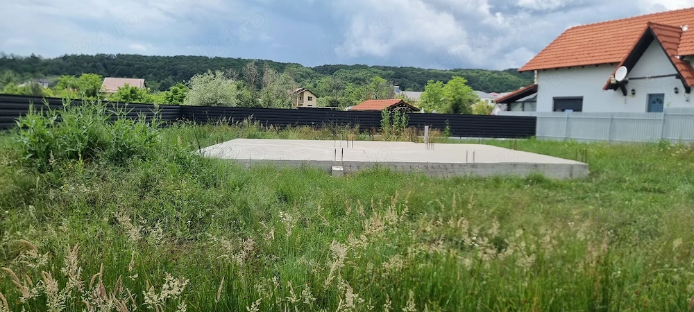 Vand teren Mosoaia, cu fundatie si proiect sau schimb cu apart. 2 camere Pitesti,etaj intermediar