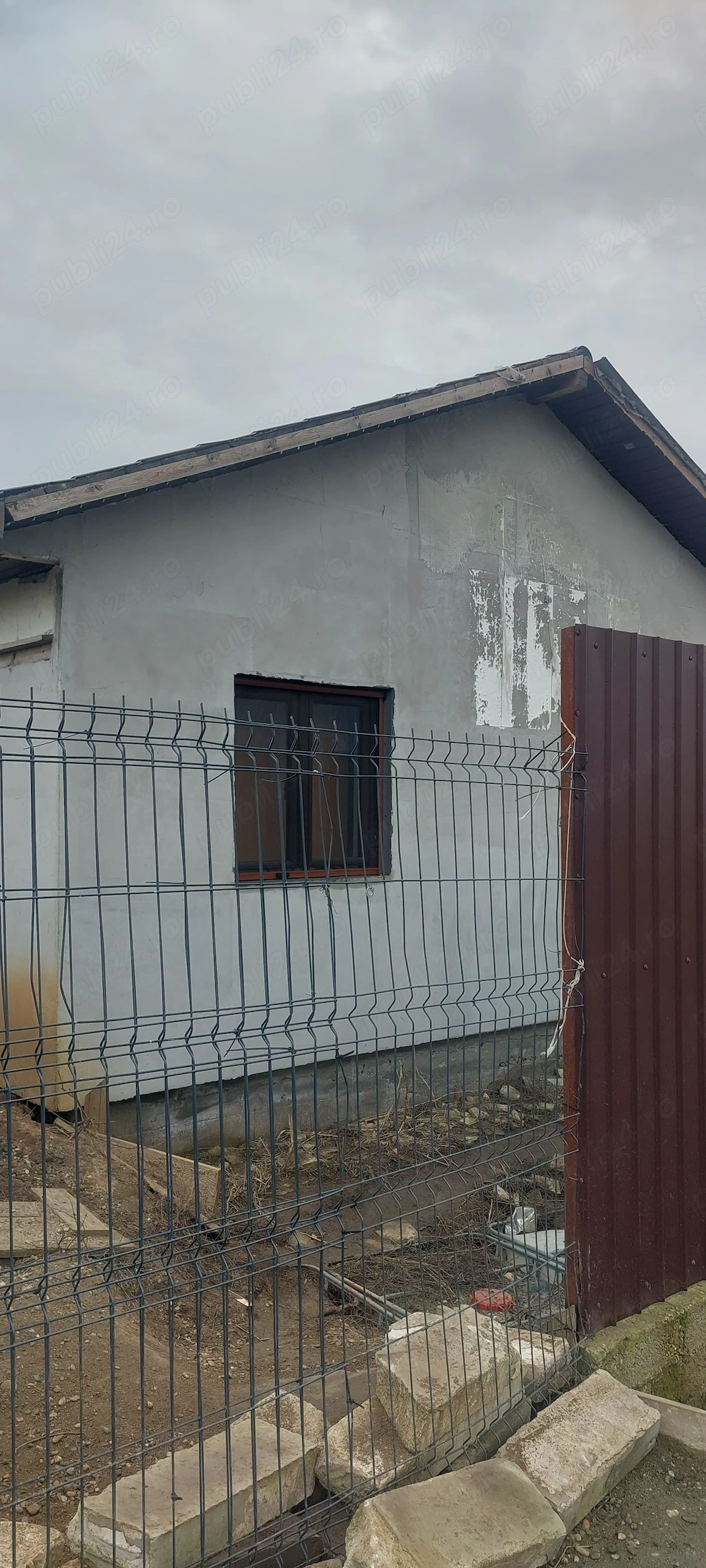 Teren cu casa de vanzare