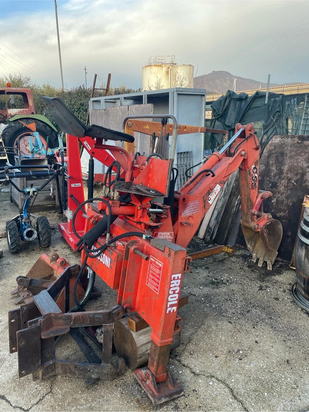 escavator dupa tractor