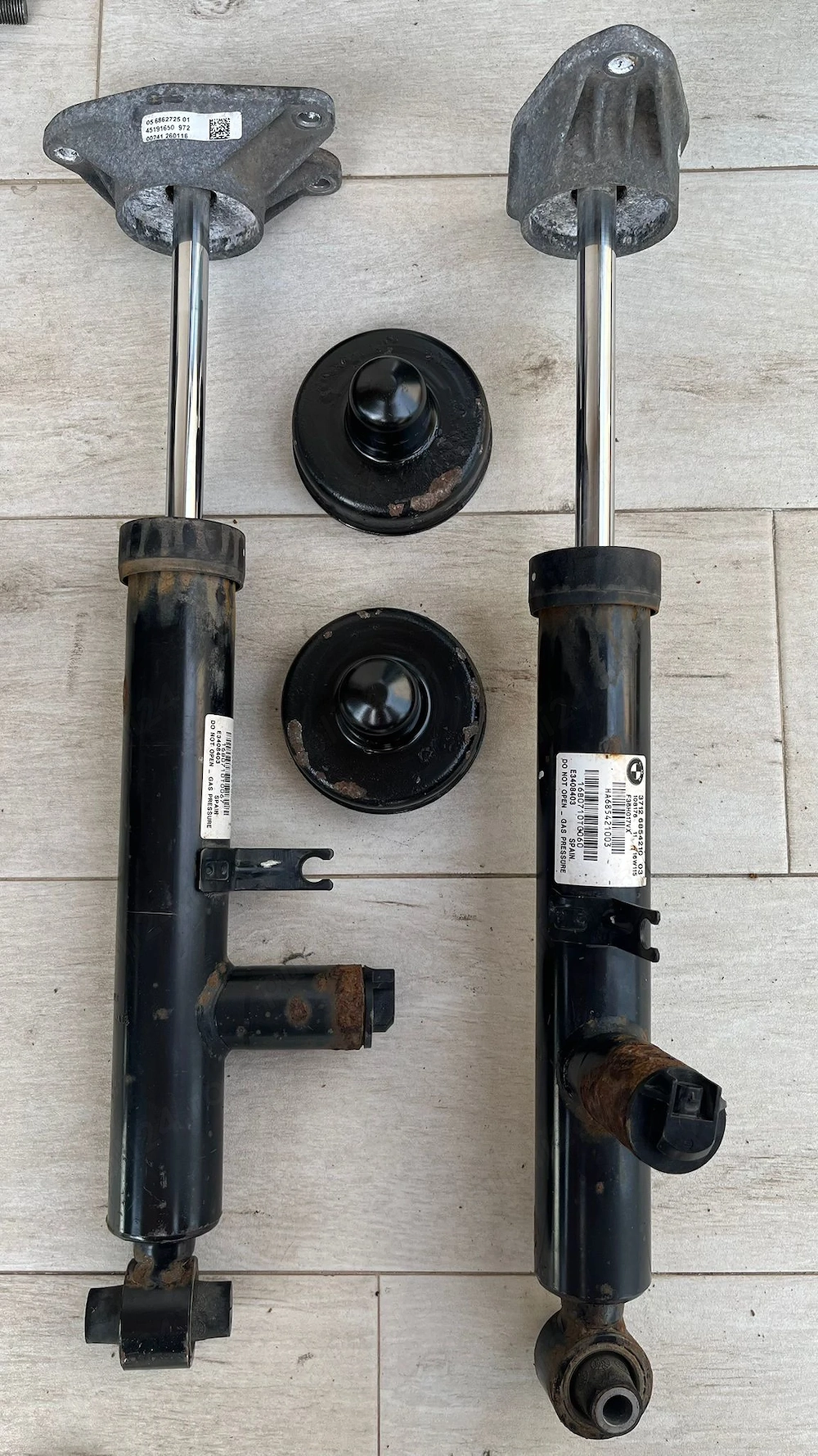 Amortizoare adaptive M, punte spate, stanga+dreapta, cu flanse, BMW Seria 4 - cod OE 37126854210