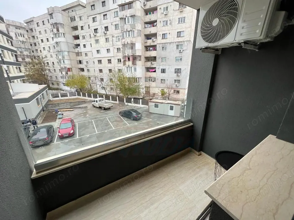 Inchiriem studio in Micro 17 , etaj 2 bloc ROKA, parcare privata,