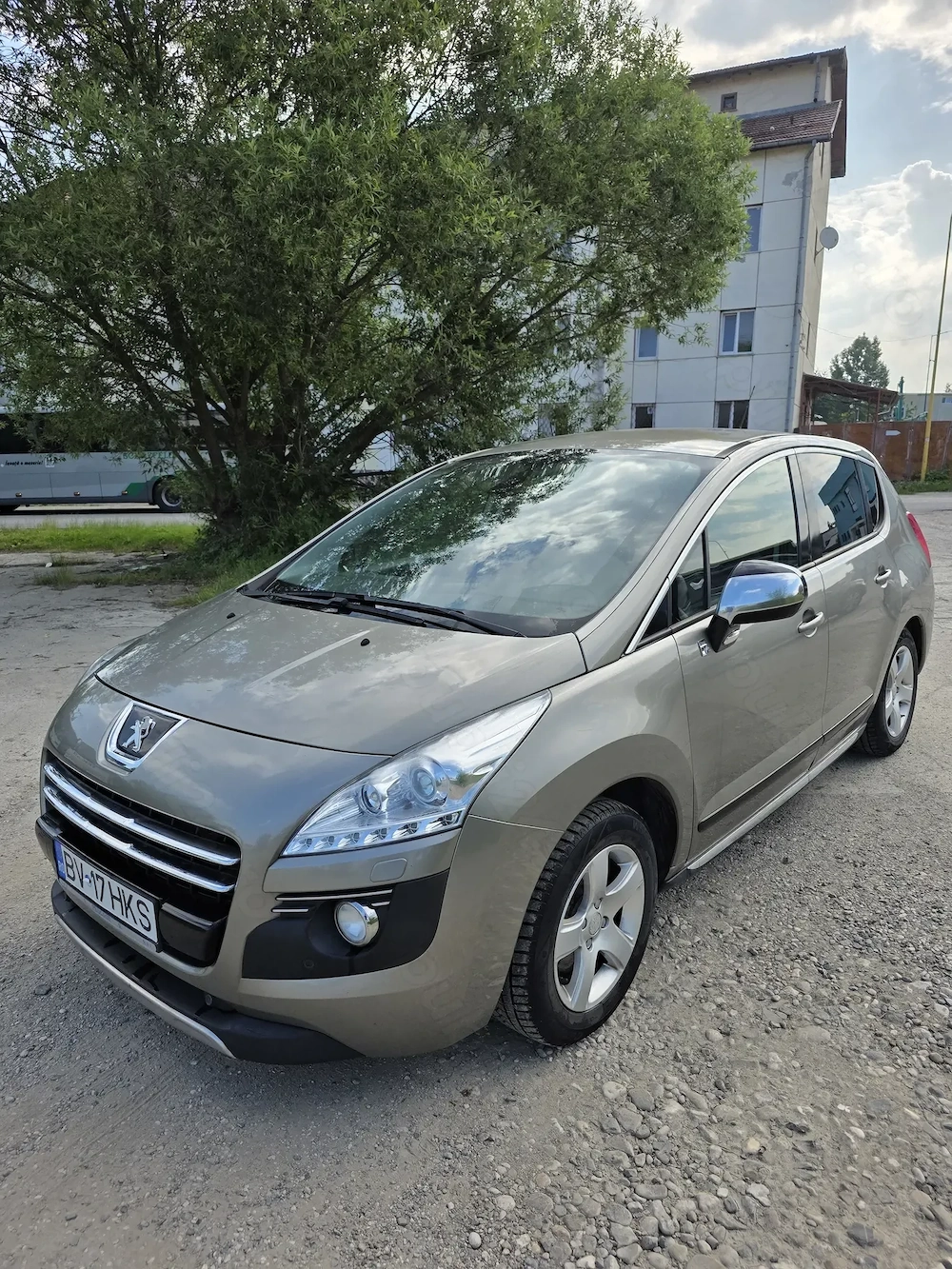 Vând Peugeot 3008