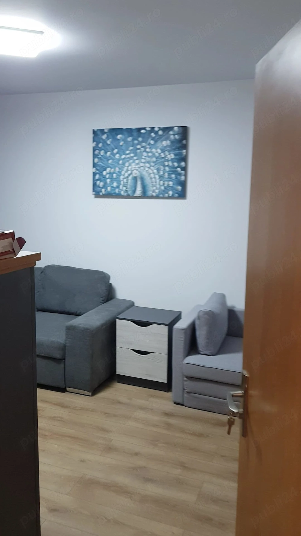 Închiriez apartament cu 4 camere
