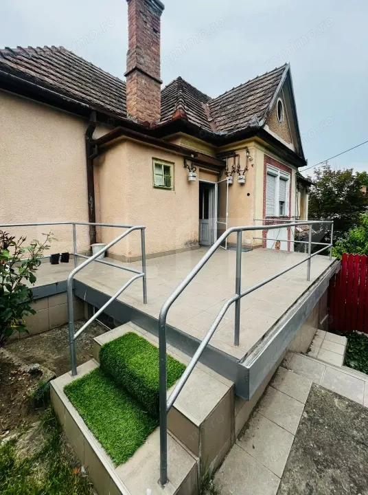 Apartament 2 camere, 74 mp, renovabil, zona Ultracentral