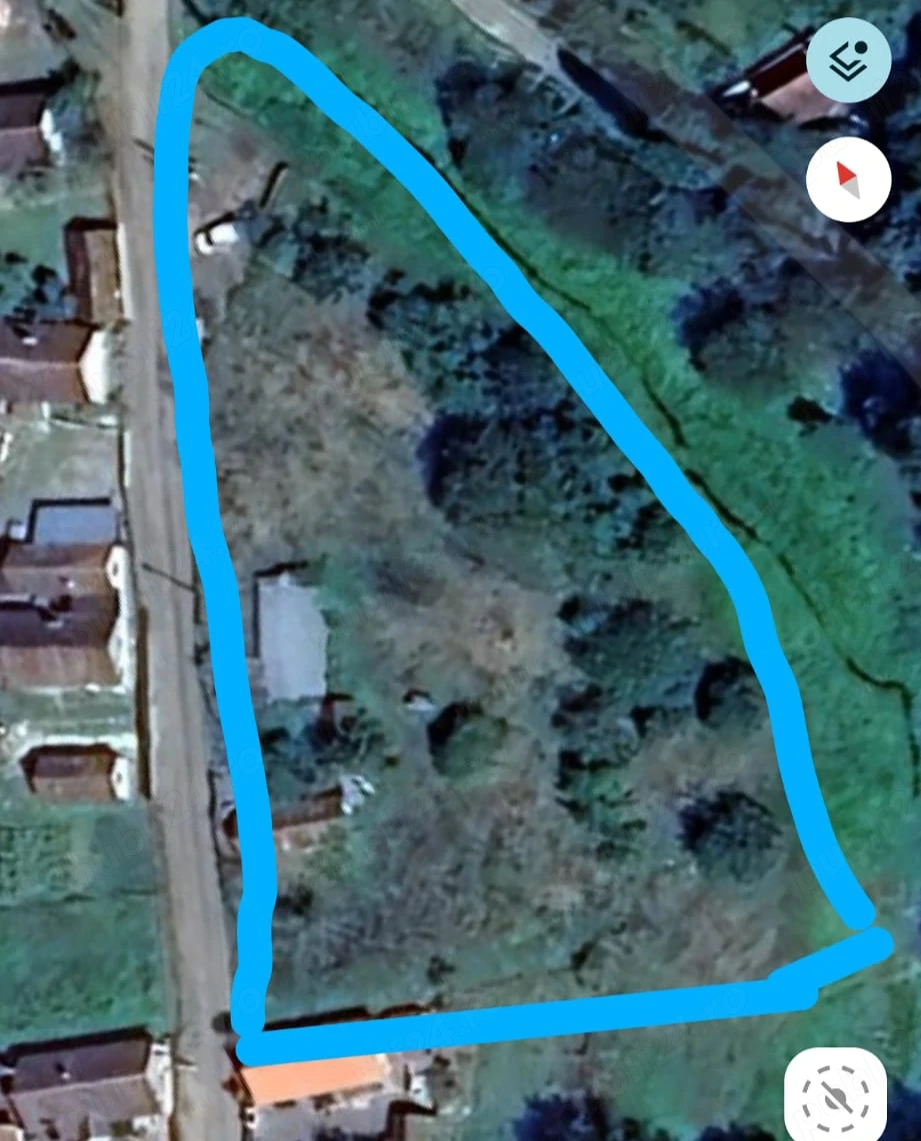 Teren cu casa bătrânească de vanzare