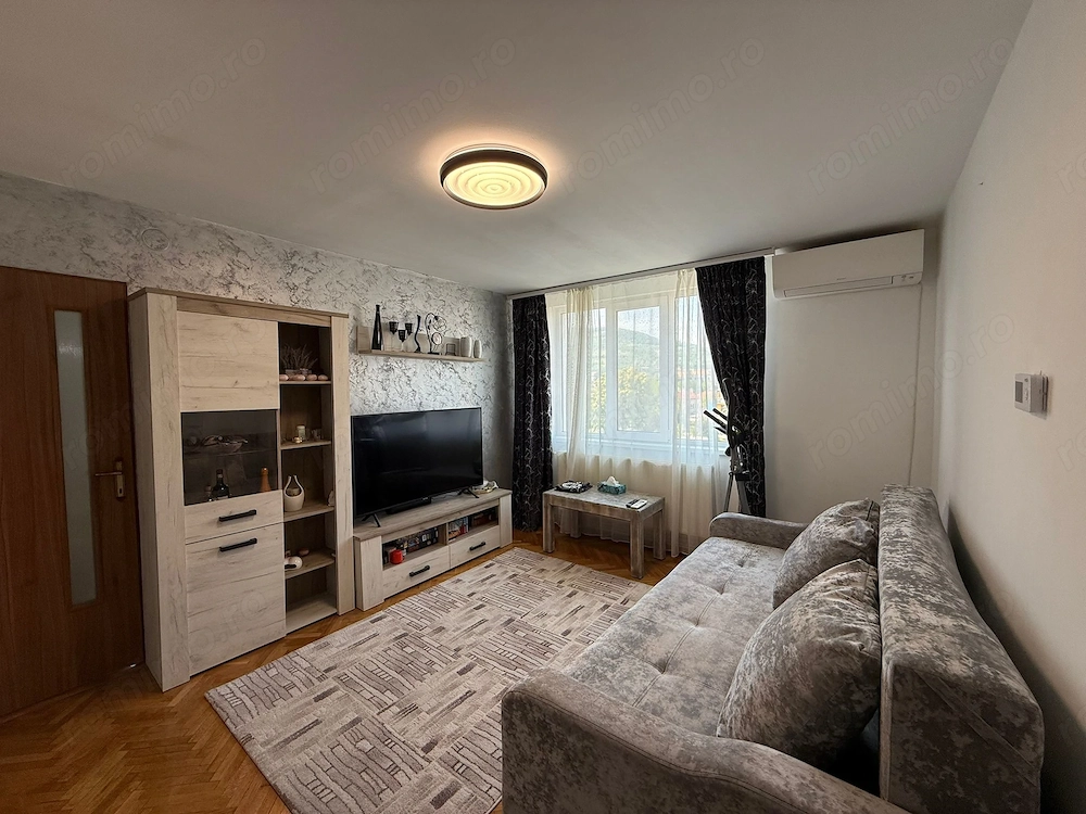 Apartament 3 camere- renovat recent-zona Casa de Cultură