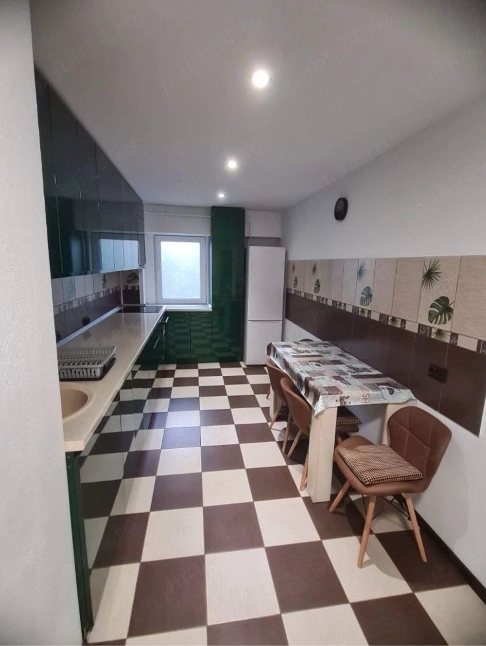Închiriez apartament MODERN 2 camere cf. 1 decomandat etaj 2 Reșița