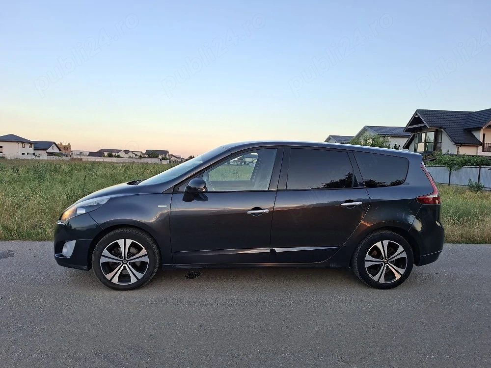autoturism renault grand scenic