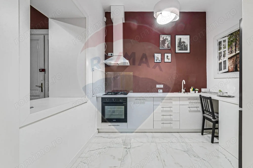 Apartament cu 3 camere pretebil pentru cabinet sau rezidential