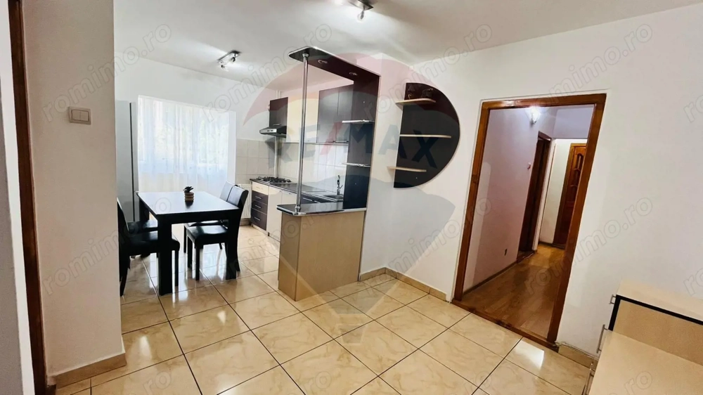 Apartament cu 3 camere de închiriat în zona Decebal