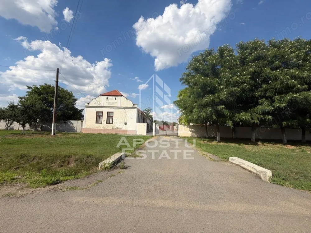 Casa de vanzare in Sandra, 5755 mp, teren, acoperis nou