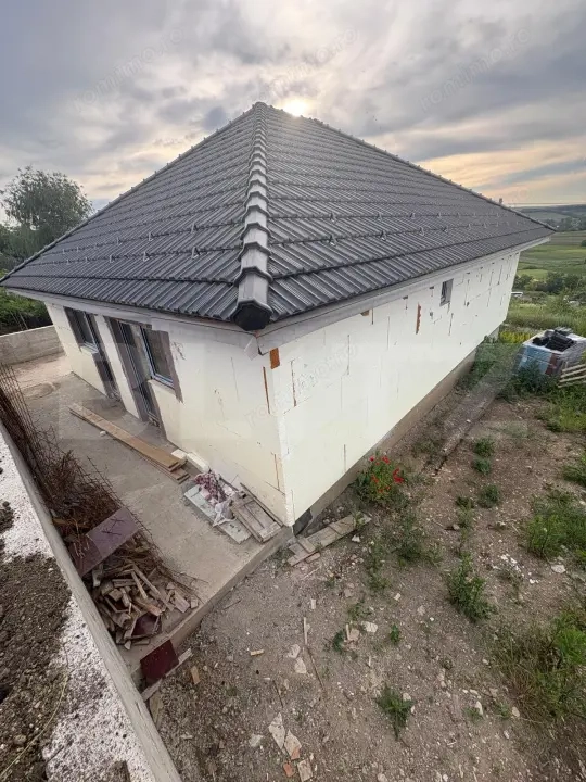 Casa moderna pe parter, semifinisata, teren 500 mp – Apahida