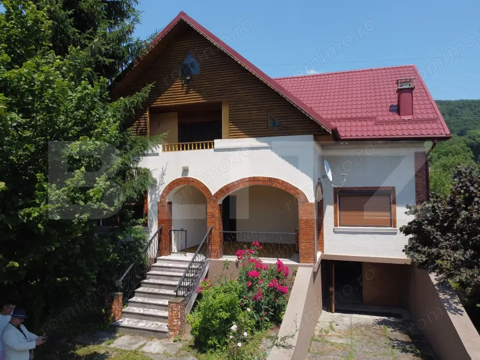 Casă cu 6 camere, 180 mp, zona Izvoarele