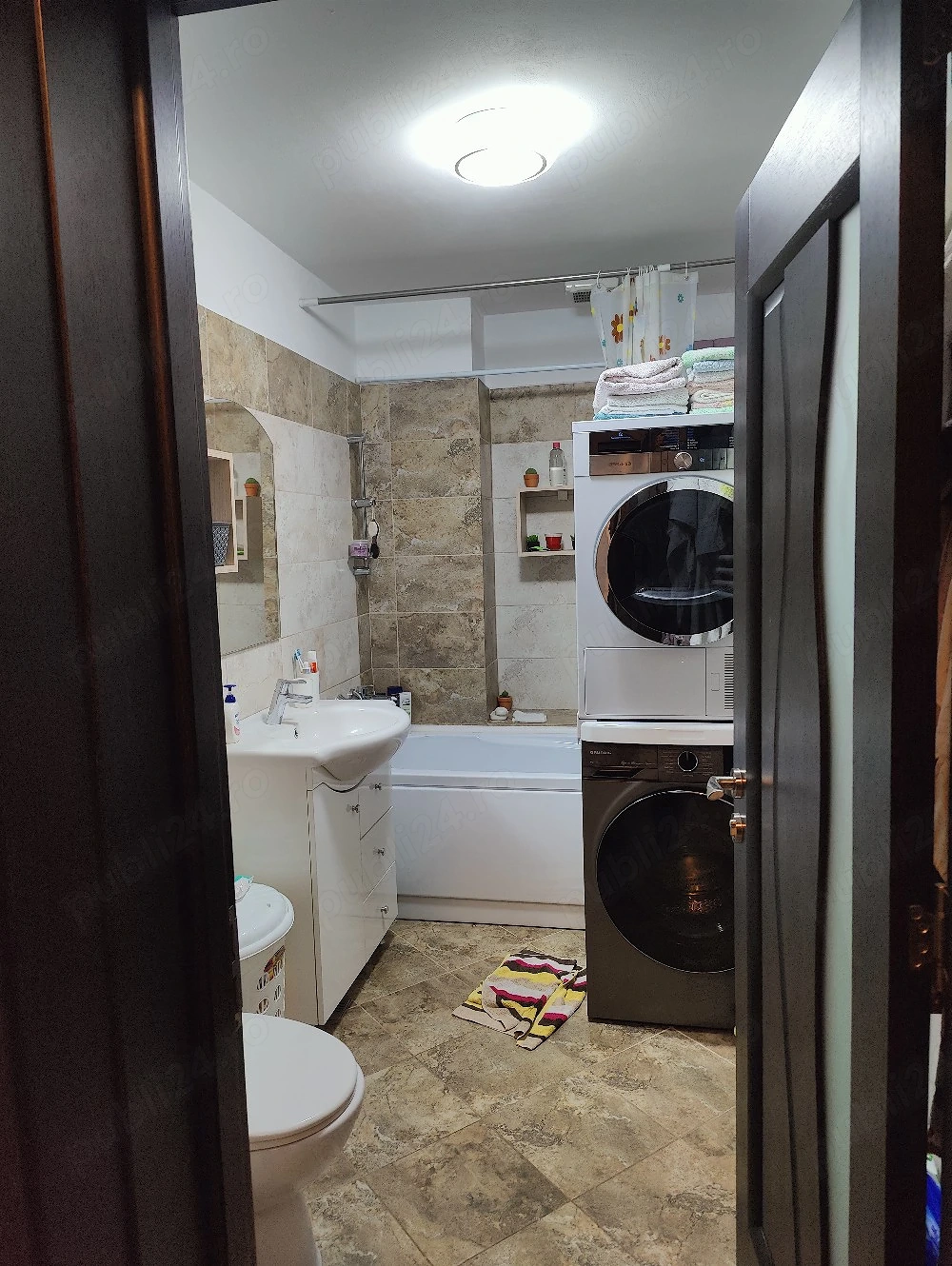 Vând apartament cu doua camere zona Bucium vizavi de pensiunea Novis 