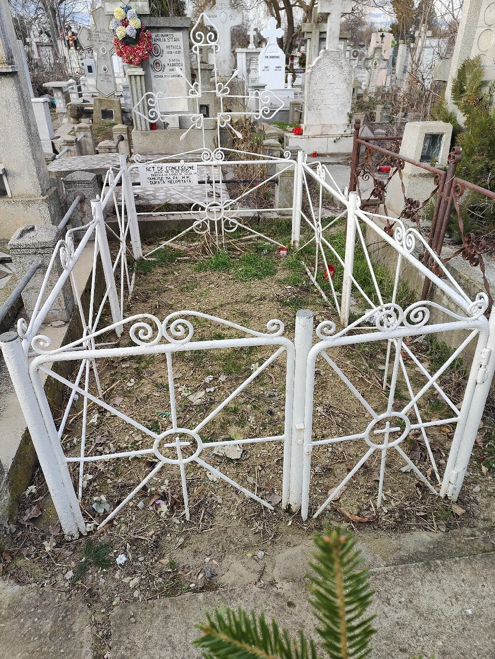 loc de veci Eternitatea 