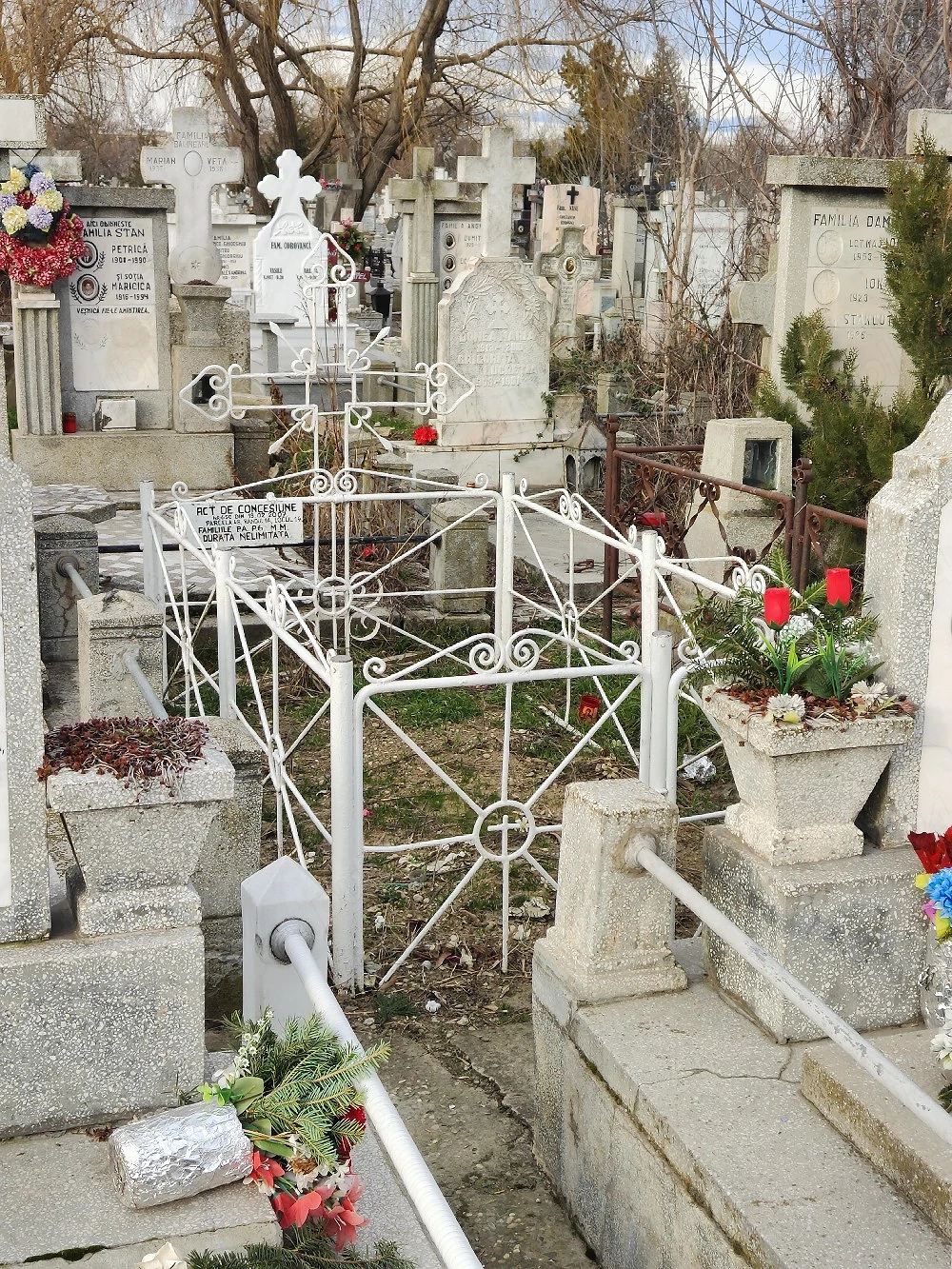 loc de veci Eternitatea 