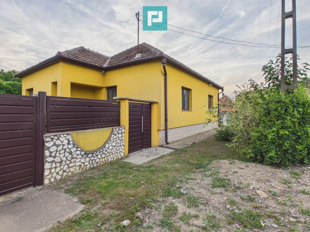 Casă cu 4 camere și teren de 5538 mp în Macea