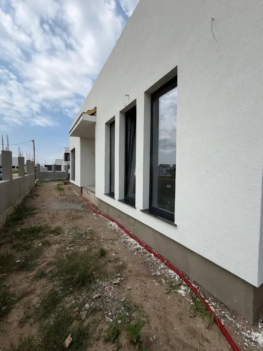 Casă parter 110 mp utili, 3 dormitoare, teren 406 mp, zona Magnolia