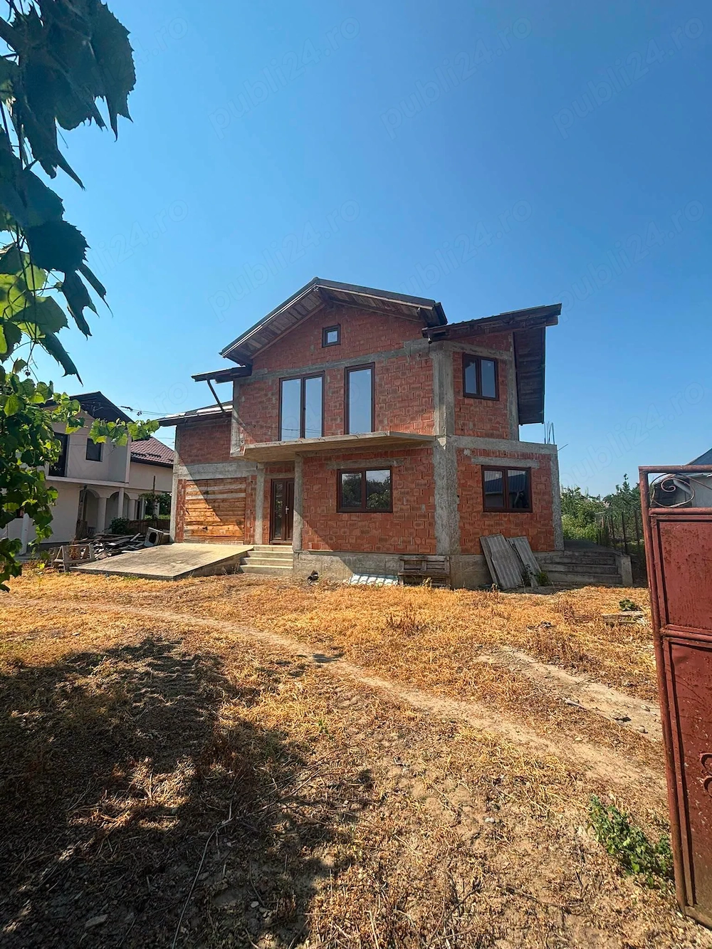 De vanzare casa P+1, din caramida, la rosu, 4 dormitoare si 3 bai, Teren de 860mp 55000euro