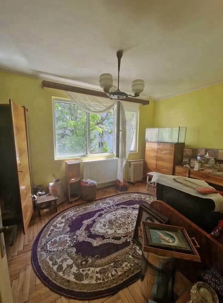 De vanzare apartament cu 3 camere, etajul 2, 3 debarale, 64500 euro negociabil