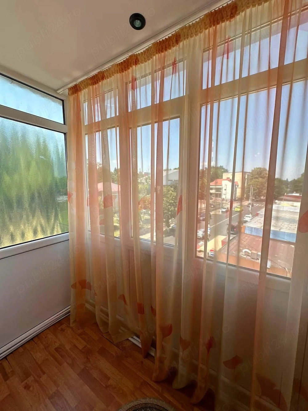 De vanzare apartament cu 3 camere și 2 balcoane, zona Centrala Roman Voda 71900euro