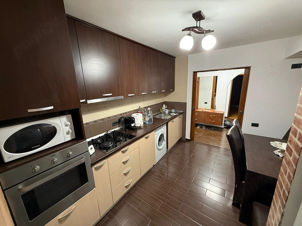 Apartament cu 3 camere decomandat 