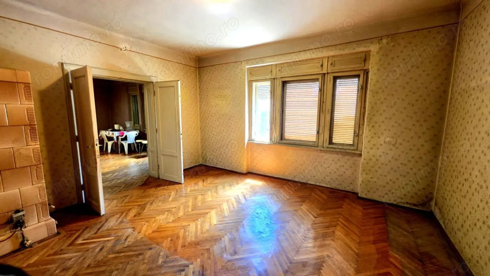 Apartament cu 4 camere , garaj si teren de 420 mp de vanzare zona Sub Arini